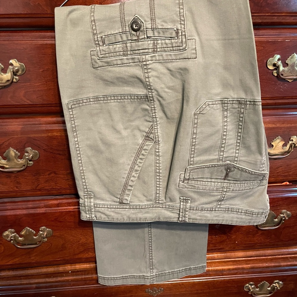 Mossimo cargo pants. Olive green♥️